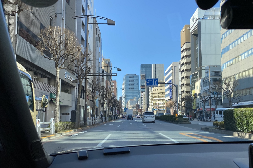 通過する神保町は「古書の町」として知られている