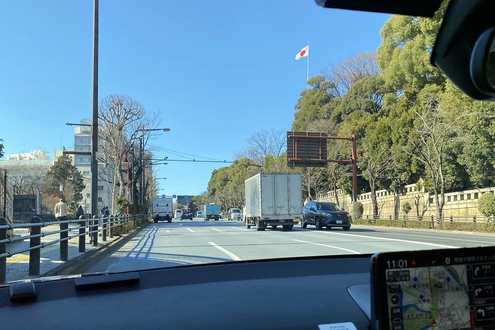 日本武道館のある「北の丸公園」に沿って進む