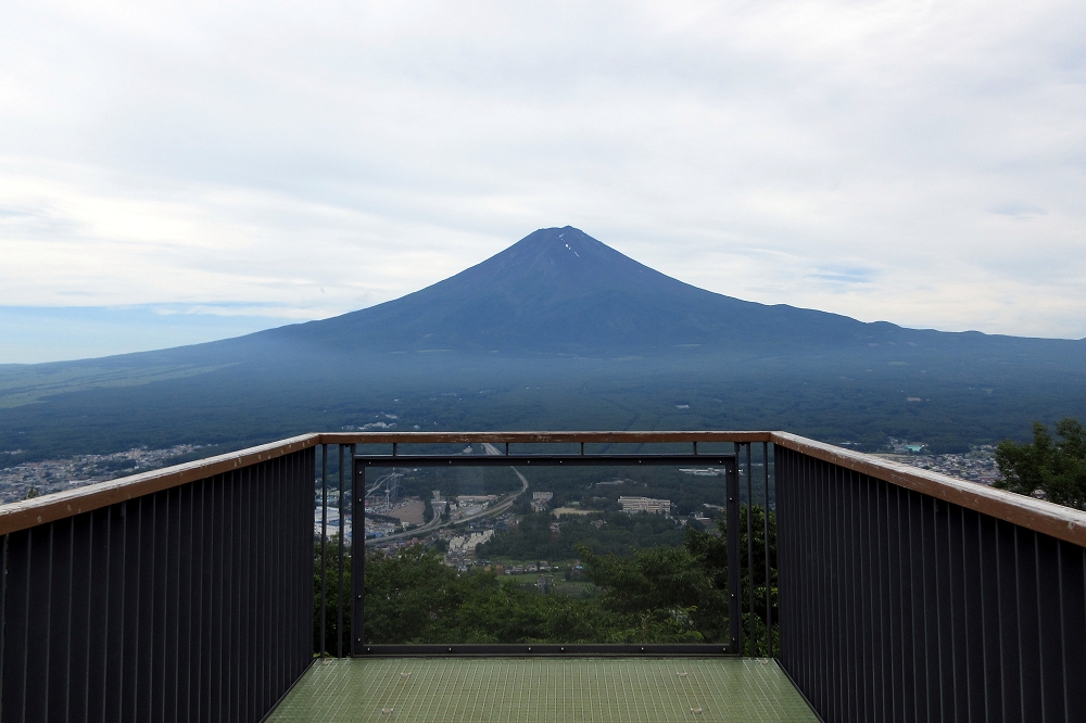 富士山まで視界をさえぎるものはなにもなく、なだらかに美しい稜線をしっかりと見ることができる