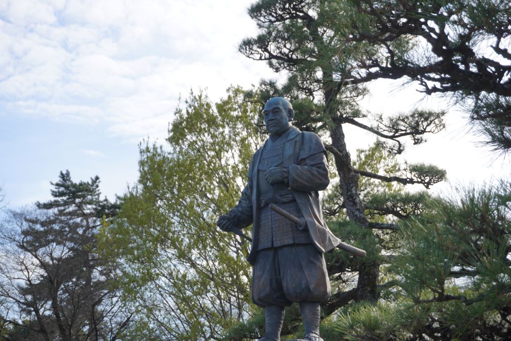 1965年に建てられた徳川家康公銅像