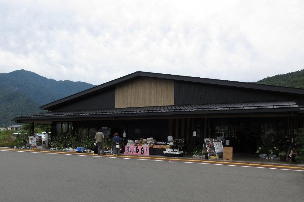 富士山パノラマロープウェイから10分もかからずに到着。敷地は広く、建物も大きい