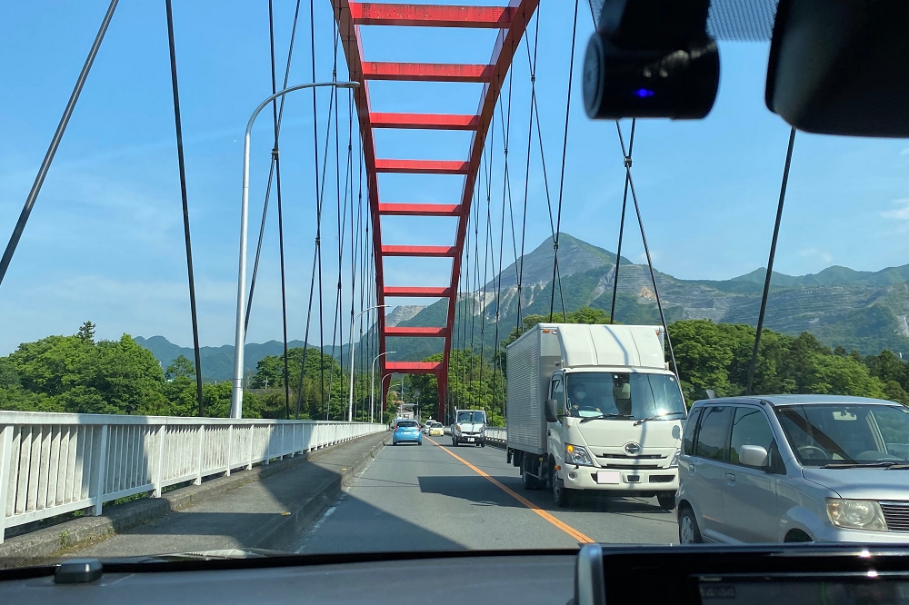 巴川橋を渡って秩父の市街へ向かう。この巴川橋や展望台から見たハープ橋をはじめ、秩父とその近隣には美しく、特徴的な橋が多い