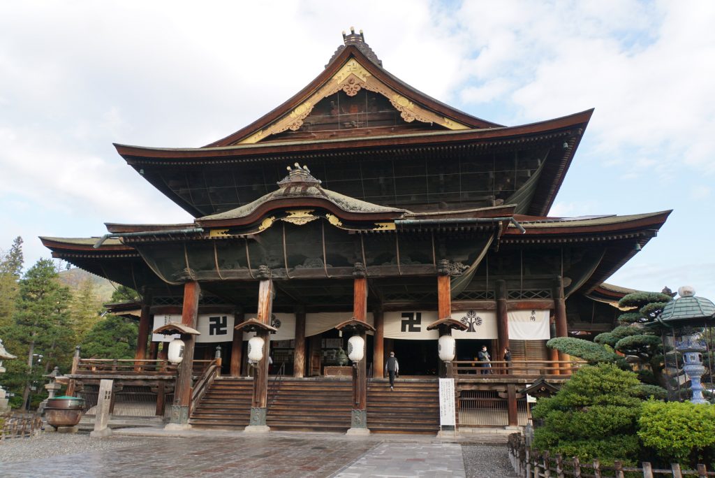 創建以来、約1400年の歴史がある「善光寺」。信州を代表する観光スポット