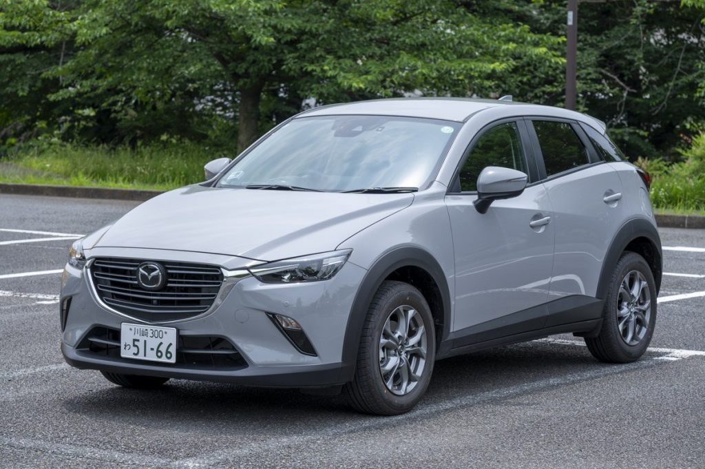 ボンネットが長く、室内空間よりも走りを重視する「CX-3」