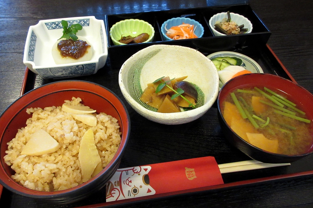 「たけのこ御膳」は1,760円（税込み）。今年、大多喜町ではタケノコが不作で、日によっては、ごく少数しか提供できないそう。