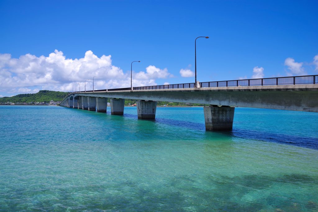 平安座島と浜比嘉島を結ぶ浜比嘉大橋