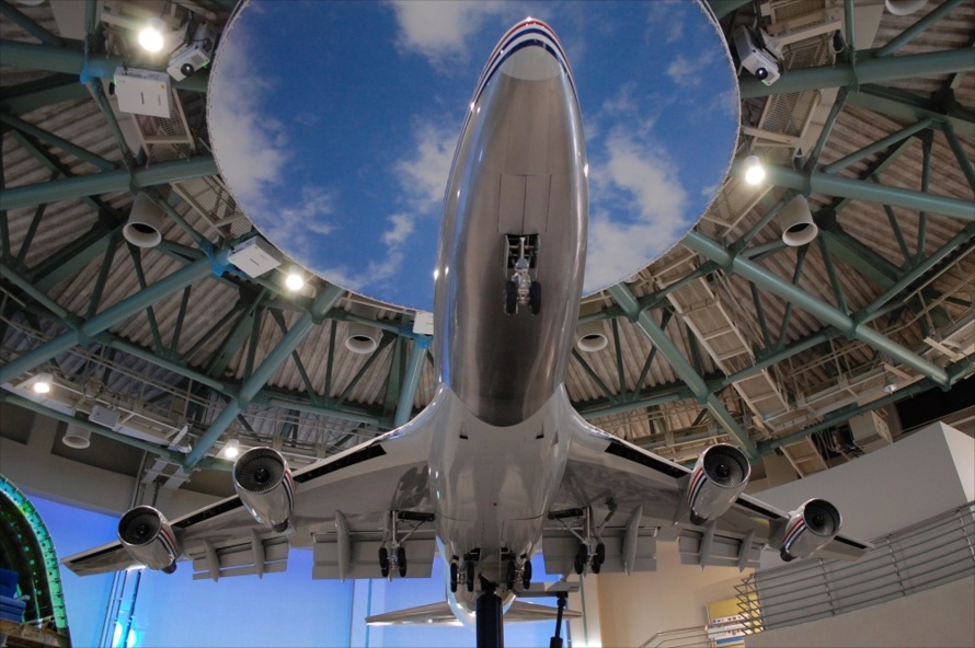  「ボーイング747-400」は1/8サイズの大型模型で、航空科学博物館のシンボルとなっている  