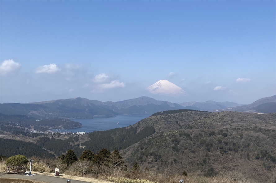  芦ノ湖を見下ろしながら富士山を望める大観山は、日本景勝百選地に選ばれるほどの絶景スポット 