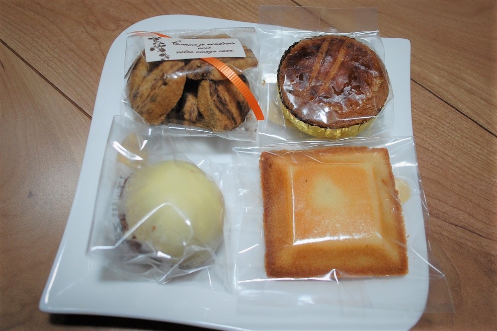  マーブルクッキー（小袋）は180円（税込み）。レモンケーキ、ガレット・ブルトンヌ、フィナンシェは、いずれも180円（税込み） 