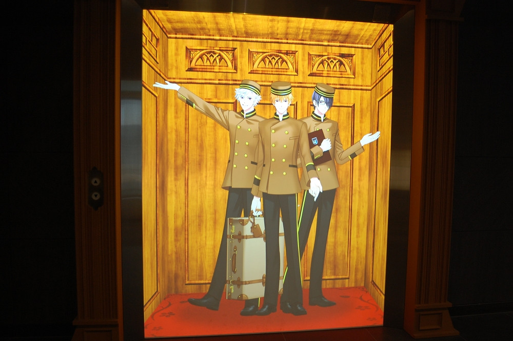  エレベーターからあらわれたのは「BROTHERS CONFLICT（ブラザーズ コンフリクト）」に登場するキャラクターたち。©2021 ウダジョ／クロスワークス／KADOKAWA 