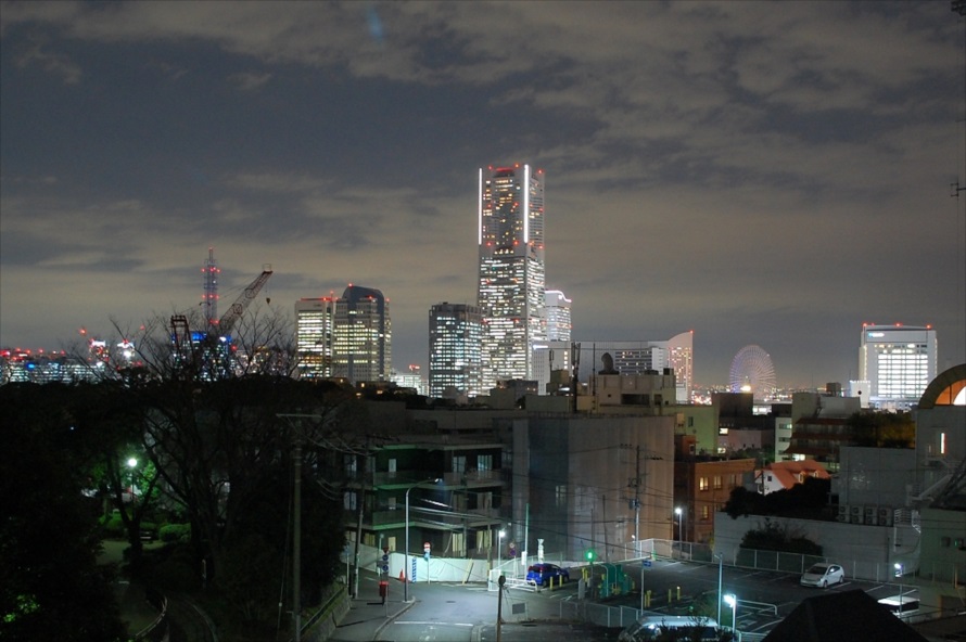 展望台から横浜ランドマークタワーが真正面にみえる 
