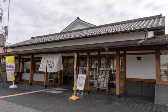 鴻巣市産業観光館「ひなの里」ではひな人形の展示などもある